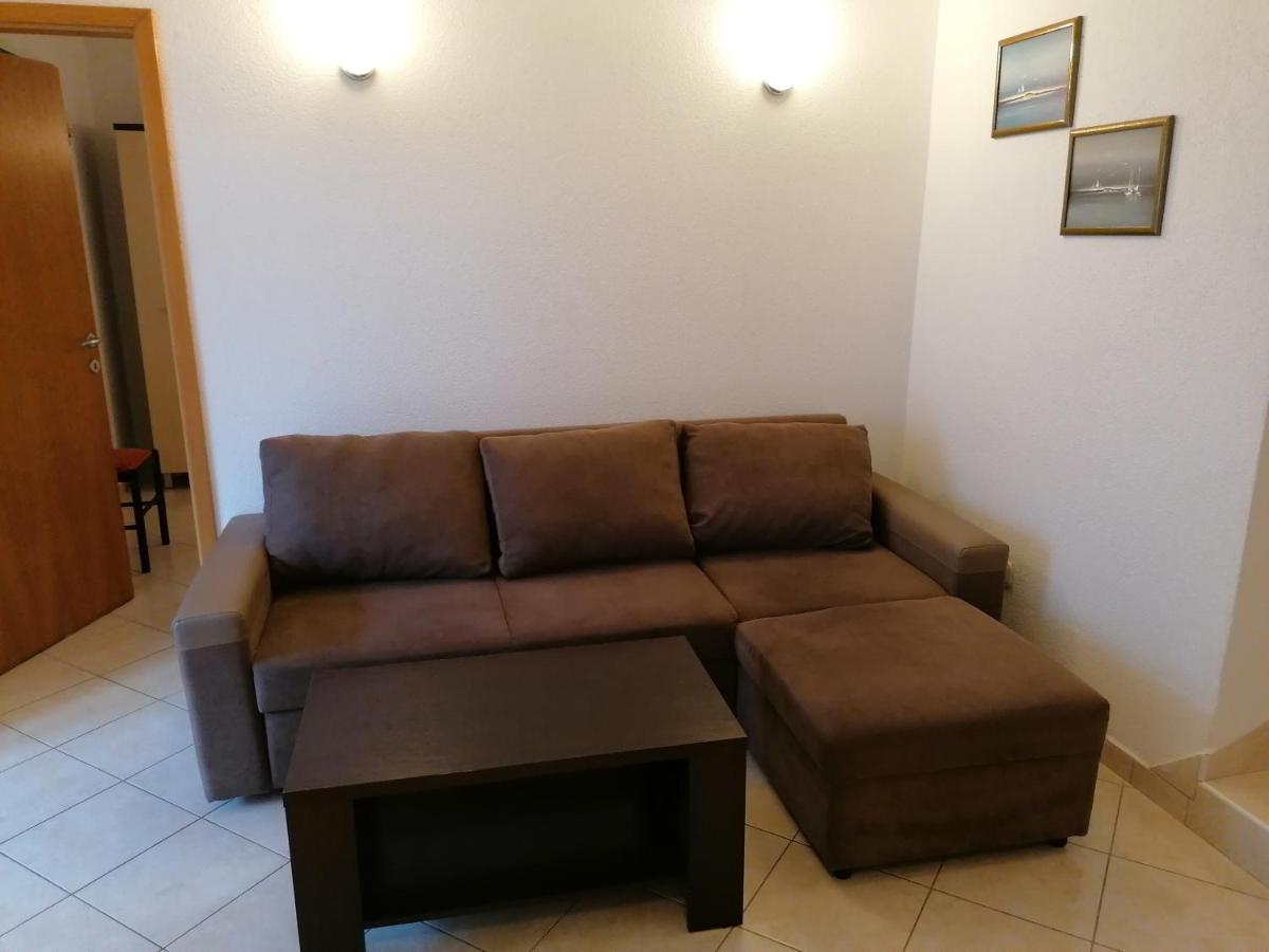 Nena -