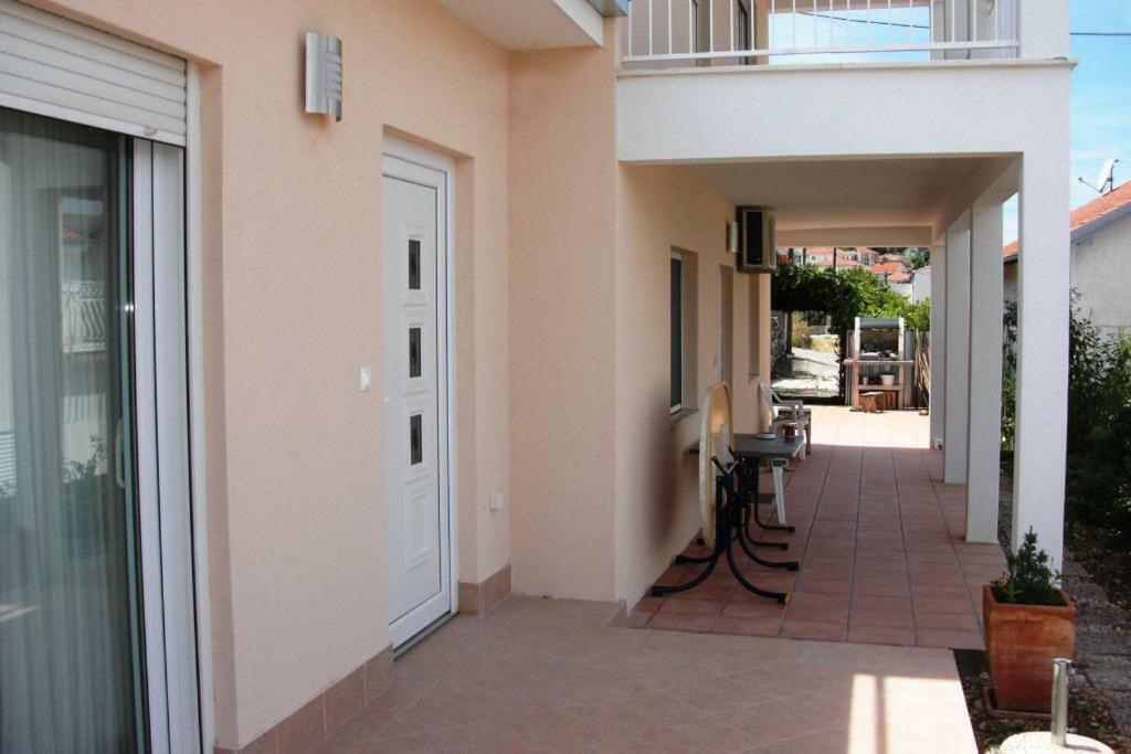 Nena - Apartment